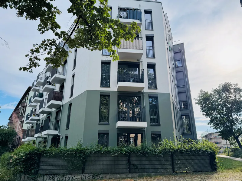 Modernes Interior Design mit historischem Charme – Ihr stilvolles Zuhause am Stadtpark Lichtenberg — photo 1